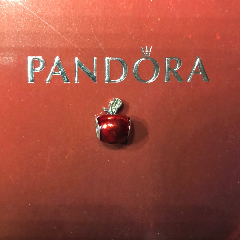 Pandora Disney Snow white’s apple Charm